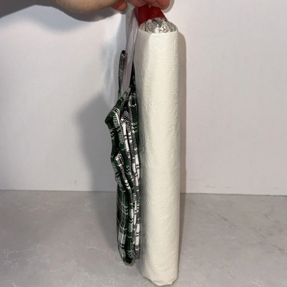 HOLIDAY TIME Green  WHITE FABRIC TABLECLOTH 70